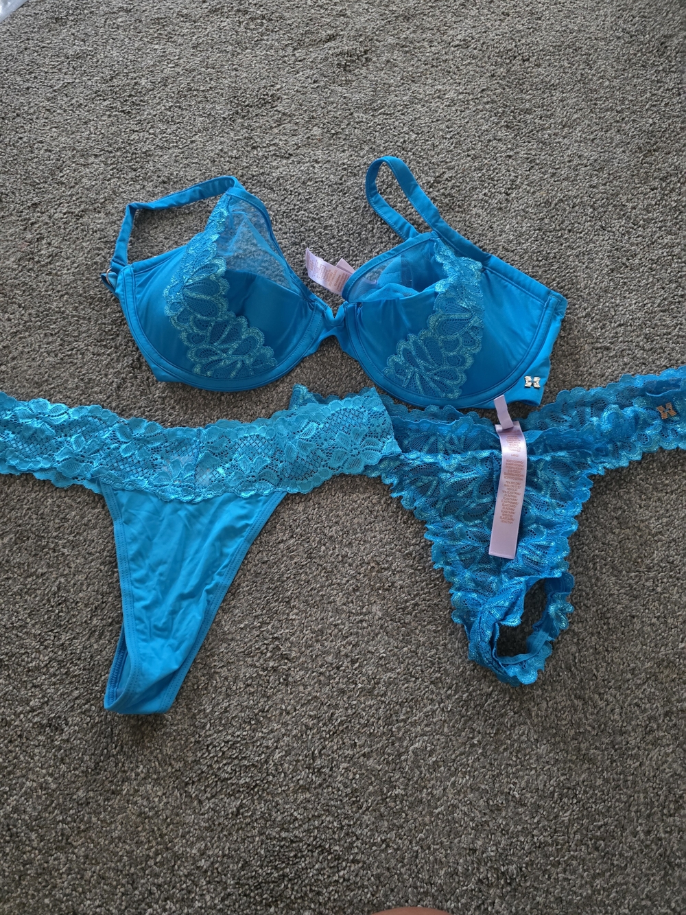 Savage X Fenty Turquoise Lace Underwire Bra & Lace Thong Set